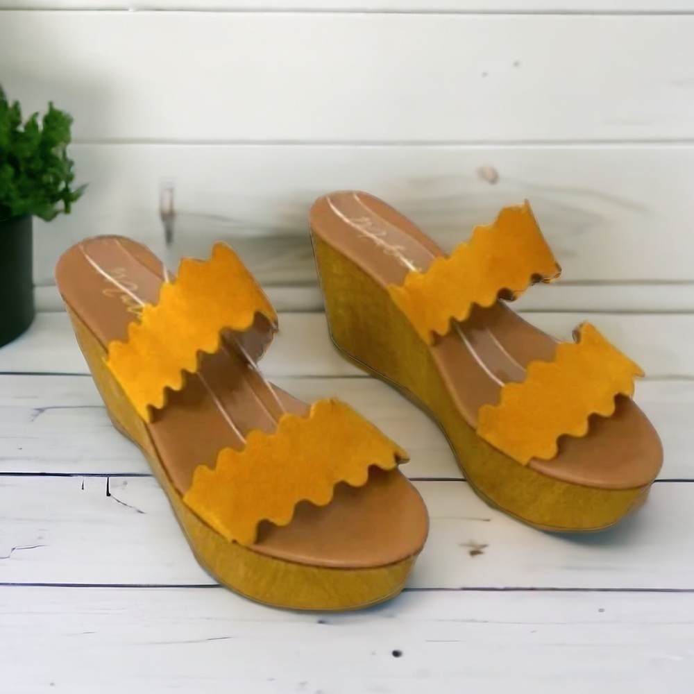 Matisse Charlie Scalloped Yellow Suede Chunky Platform Wedge Sandals, Size 10